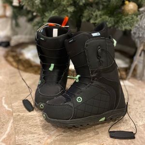Burton Mint snowboard boots